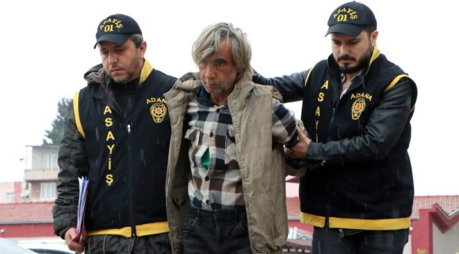 Adana’da otobüs durağında evsiz arkadaşını öldüren sanığa 15 yıl hapis cezası