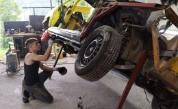 Rize’nin genç mucidi: Aracına zırh ve motor yapıyor