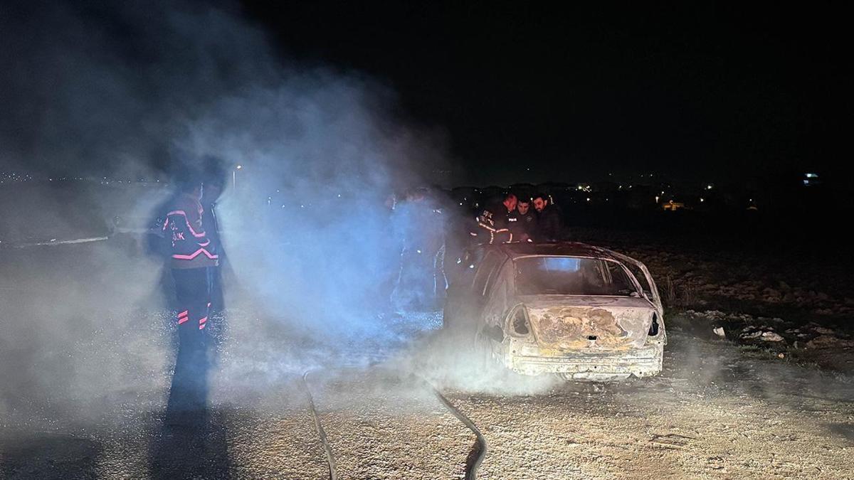 Uşak’ta yanan aracın içerisinde 1 kişinin cansız bedeni bulundu