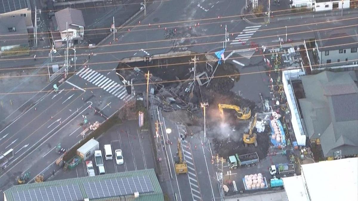 Japonya’da gündemin birinci maddesi: DEV ÇUKUR!